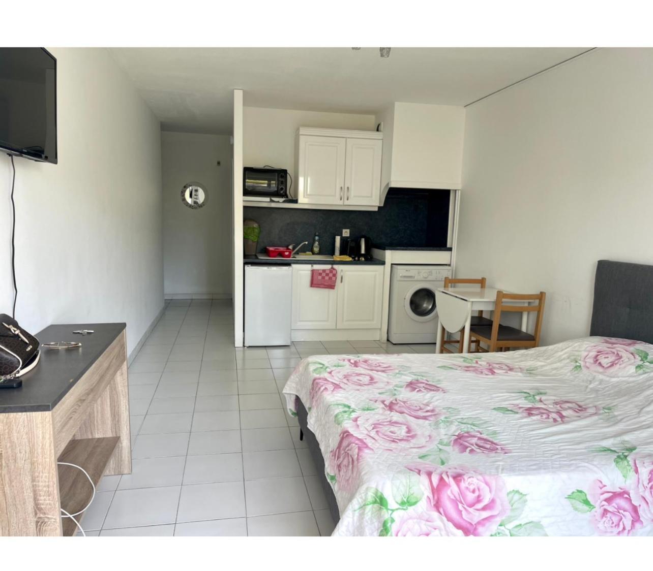Superbe Appartement Avec Piscine Au Bord De La Mer Saint-Raphaël Exterior foto