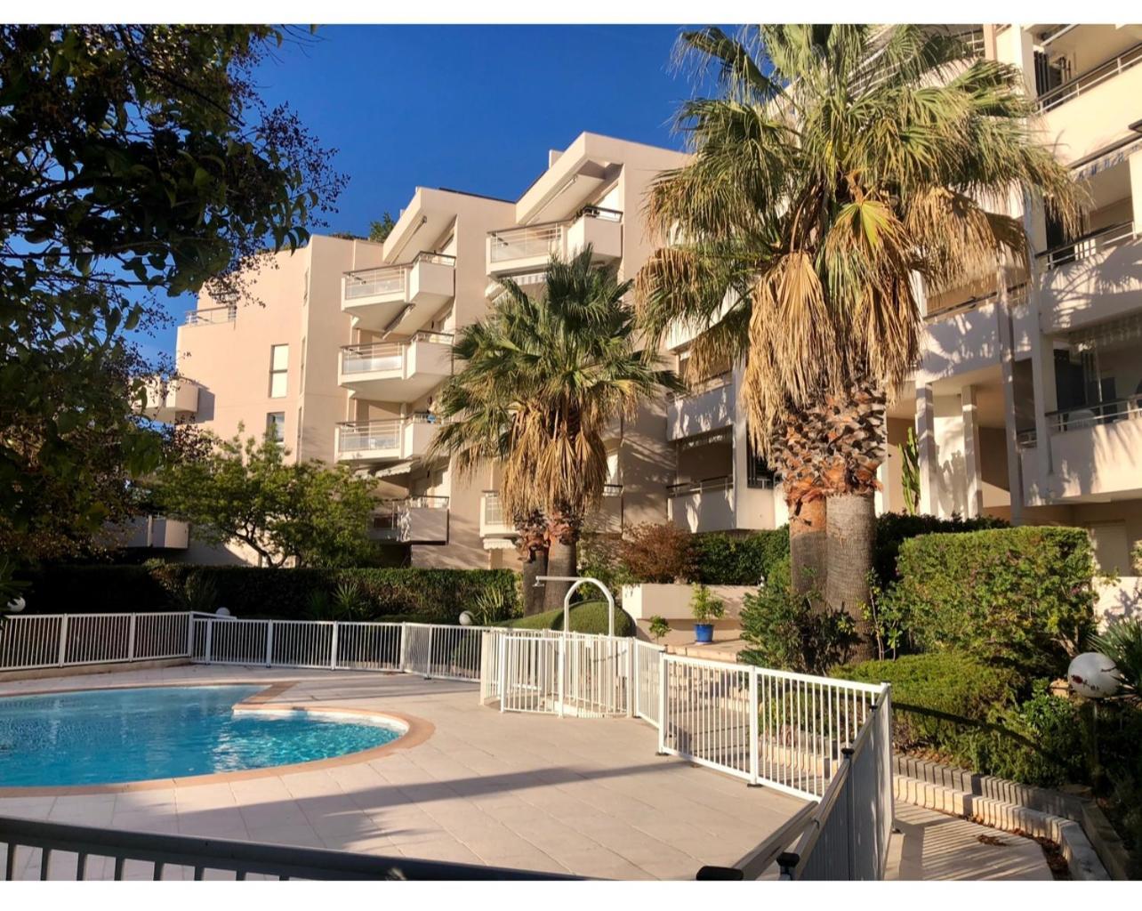 Superbe Appartement Avec Piscine Au Bord De La Mer Saint-Raphaël Exterior foto